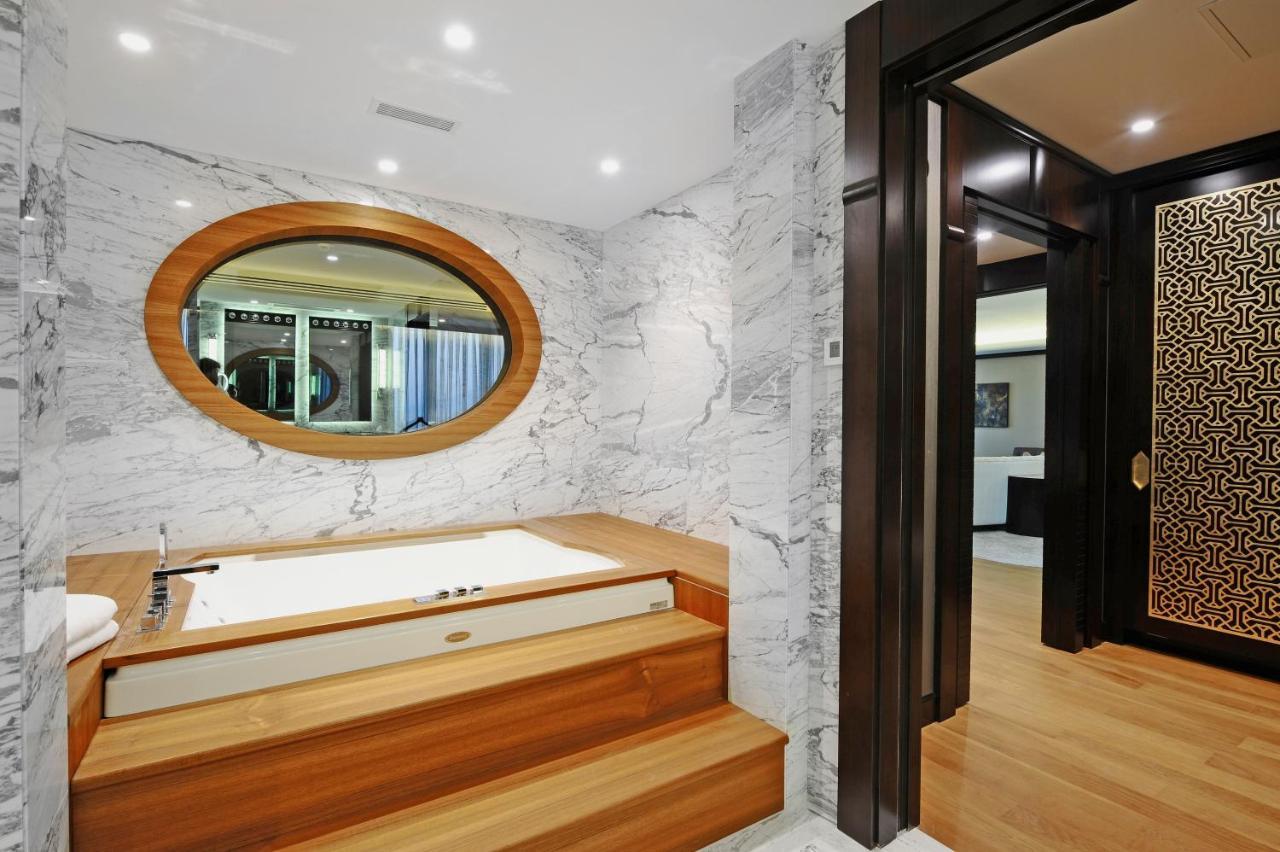 คราวน์ พลาซา บูร์ซา คอนเวนชั่น เซ็นเตอร์ แอนด์ เทอร์มัล สปา Hotel ภายนอก รูปภาพ Bathroom